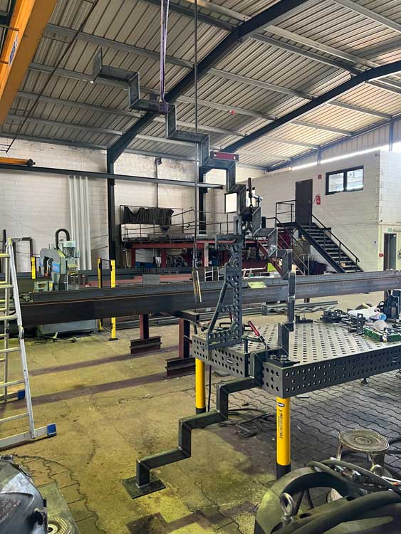Errichtung einer Treppenwange in unserer Werkshalle - GSS - Gesellschaft für Stahlbau und Schweißtechnik mbH - Hattersheim bei Frankfurt